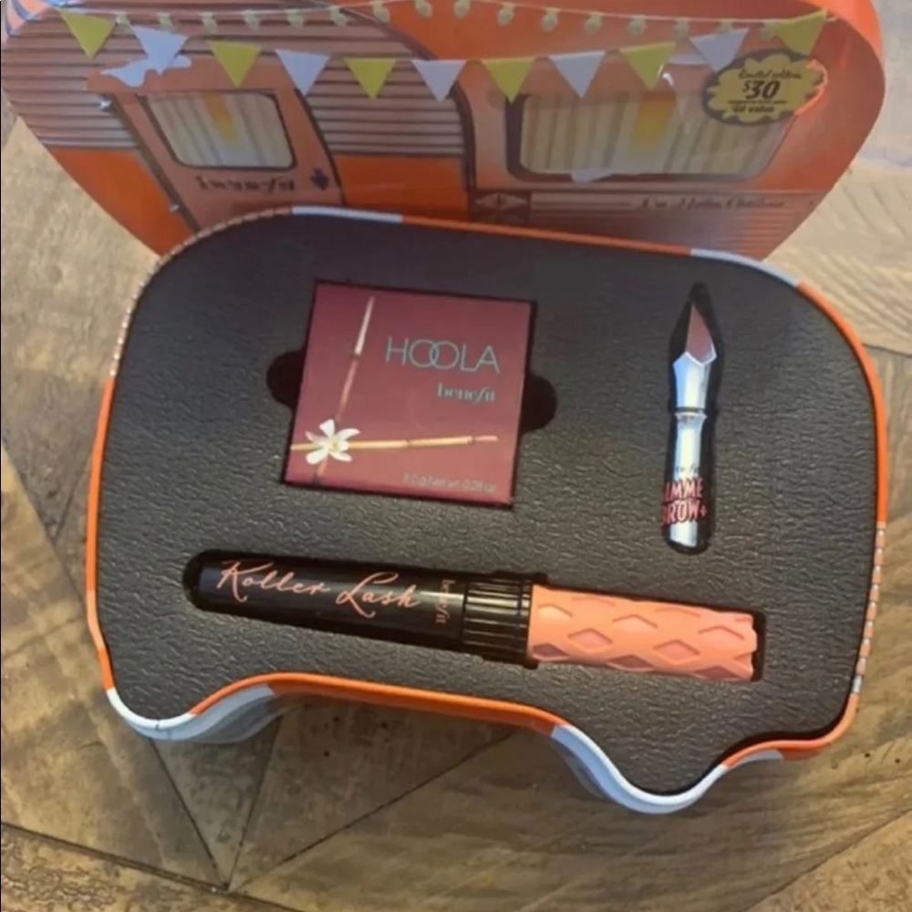 Benefit Cosmetics Gift Set - Picture 2 of 2
